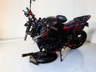 danneggiata motocicli Suzuki GS 750 R 2025/4