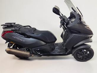 skadebil bromfiets Peugeot  METROPOLIS 2018/11