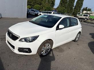 uszkodzony samochody osobowe Peugeot 308 with cockpit and airbags included in the price 2020/10