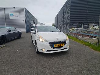 damaged passenger cars Peugeot 208 PEUGEOT 208 Peugeot 208 1.2 Vti 12V PureTech 82 NETTE AUTO 2012/9