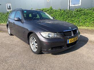 Coche accidentado BMW 3-serie 320i 16V Combi/o  Benzine 1.995cc 110kW (150pk) RWD 2005-09/2012-06 (VR71; VR72) N46B20B 2006/1