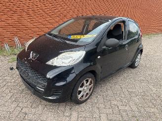 krockskadad bil auto Peugeot 107 1.0 12V 5-DEURS 2010/1