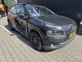 Vaurioauto  passenger cars Citroën C4 cactus 1.2 VTI Feel 2015/1