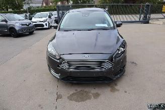uszkodzony samochody osobowe Ford Focus 1.0 BENZ 2015/2