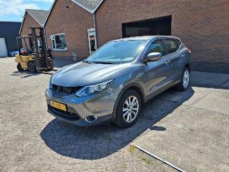 Vaurioauto  passenger cars Nissan Qashqai 1.2i connecta automaat     navi 2017/2