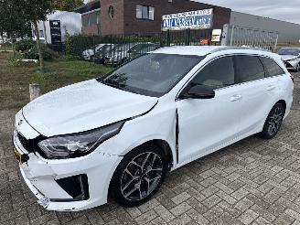 Damaged car Kia Ceed 1.0 TURBO GT-LINE RIJDBAAR  128952 KM BOUWJAAR 2021 5999 EURO 2021/12
