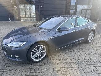 Schadeauto Tesla Model S 85 S ZEER MOOIE AUTO WAT SPUITWERK! BOUWJAAR 2015 15750 EURO 2015/2