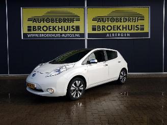 Vaurioauto  passenger cars Nissan Leaf Tekna Limited Edition 24 kWh 2015/10