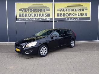 damaged passenger cars Volvo V-60 1.6 D2 Momentum 2014/1