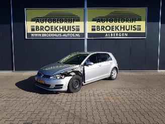 Vaurioauto  passenger cars Volkswagen Golf 1.6 TDI Comfortline BlueMotion 2013/10
