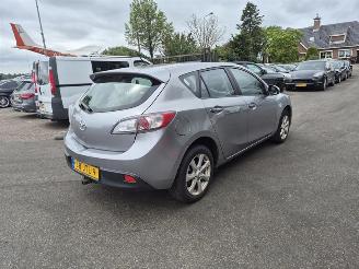 Vaurioauto  passenger cars Mazda 3 1.6  i 2009/8