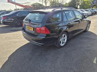 Vaurioauto  passenger cars BMW 3-serie 316i Touring 2010/1
