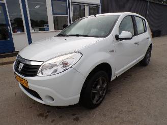 Voiture accidenté Dacia Sandero Laurtate 1.2-16v 2011/10