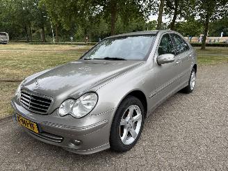 uszkodzony samochody osobowe Mercedes C-klasse 220 CDI 2006/1