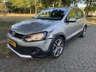 Vaurioauto  passenger cars Volkswagen CrossPolo  2010/1