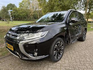 Vaurioauto  passenger cars Mitsubishi Outlander  2015/1