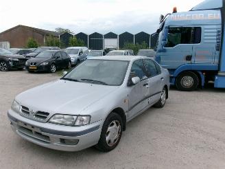 Auto incidentate Nissan Primera 1,6 SLX Sedan - Airco 1997/8