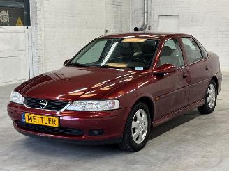 skadebil auto Opel Vectra -B 1.6 16V Ecotec Sedan 4Dr Benzine 1.598cc 74kW (101pk) FWD 2001/11
