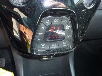 Peugeot 108 1.0 E-VTI ALLURE CLIMAT picture 9