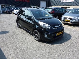 Unfallwagen Kia Picanto 1.2 CVVT WORL CUP ED. 2014/6