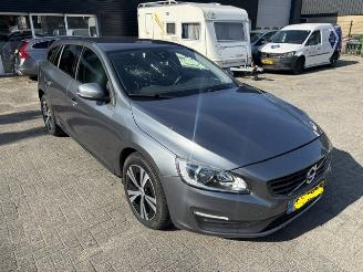 Damaged car Volvo V-60 2.0 T4 Momentum 190pk 2017/9