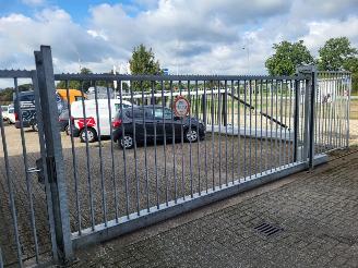 dommages autres Overige  Elektrische schuifpoort + looppoort en 40m hekwerk 2026/1