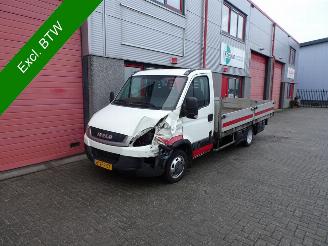 krockskadad bil bedrijf Iveco Daily 35C15 375 3 zits 425 x 218 x 40 open laadbak 2011/7