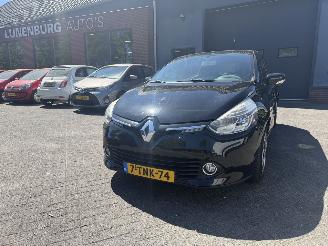 Auto incidentate Renault Clio 0.9 TCe Expression (Hatchback 5-dr.) 2014/3