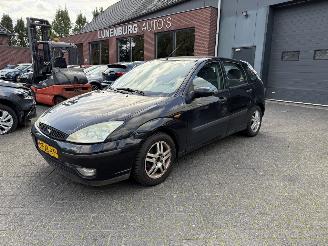 Vaurioauto  passenger cars Ford Focus 1.6-16V Trend (Hatchback 5-dr.) 2002/6