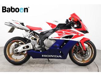 krockskadad bil auto Honda CBR 1000 RR Fireblade 2004/6