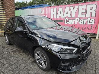 Vaurioauto  passenger cars BMW 1-serie 118i Business Edition 2022/4