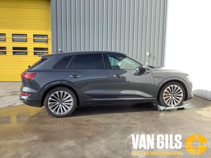 Audi E-tron e-tron (GEN), SUV, 2018 / 2023 55 quattro