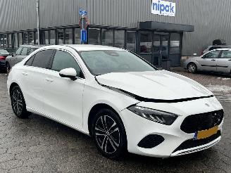 krockskadad bil auto Mercedes A-klasse 180 Star Edition AUTOMAAT 2024/1