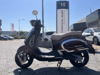 Vaurioauto  scooters Yiying  Classic 2014/7