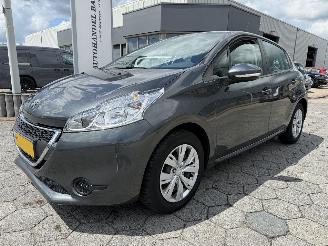 krockskadad bil auto Peugeot 208  2015/3