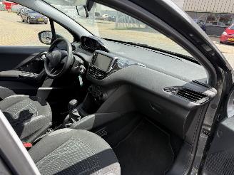 Peugeot 208  picture 15