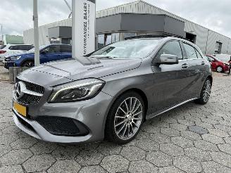 uszkodzony samochody osobowe Mercedes A-klasse Automaat Panoramadak 180 Ambition 2016/11