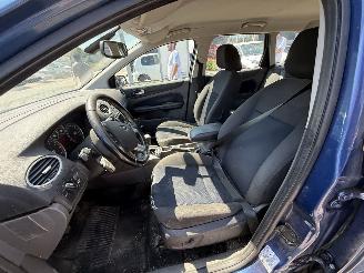Ford Focus 1.8-16V Ambiente Flexifuel picture 13