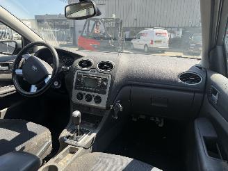 Ford Focus 1.8-16V Ambiente Flexifuel picture 11