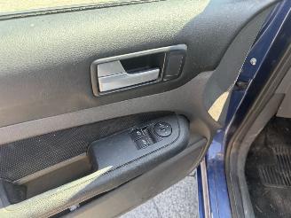 Ford Focus 1.8-16V Ambiente Flexifuel picture 14