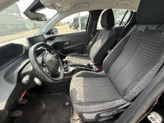Peugeot 208 1.2 PureTech Active Pack picture 12