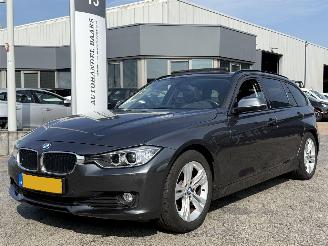krockskadad bil auto BMW 3-serie Touring 320d High Executive AUTOMAAT 2013/1