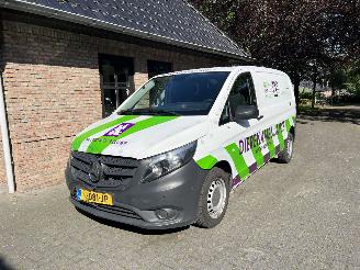krockskadad bil bedrijf Mercedes Vito 114 CDI LANG AUTOMAAT AIRCO 2017/10