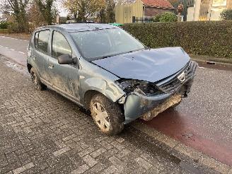 Vrakbiler auto Dacia Sandero 1.2-16V 2011/3