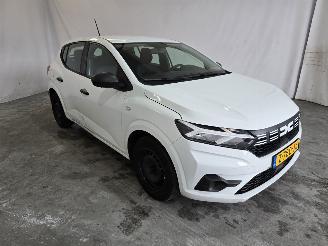 skadebil auto Dacia Sandero 1.0 TCe 100 ECO-G Essential 2024/4