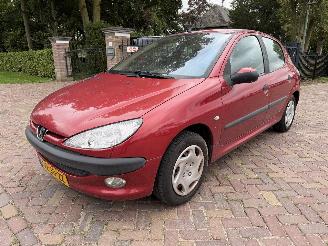 uszkodzony samochody osobowe Peugeot 206 1.4 Gentry 2002/3