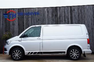 krockskadad bil auto Volkswagen Transporter T6 2.0 TDi L1H1 Edition-Pakket Airco Cruise Trekhaak 84KW Euro 6 2017/6