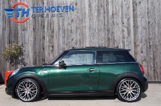 Damaged car Mini Cooper S SD F56 Automaat Airco Navi Cruise Pano Stoelverwarming 125KW Euro 6 2015/3