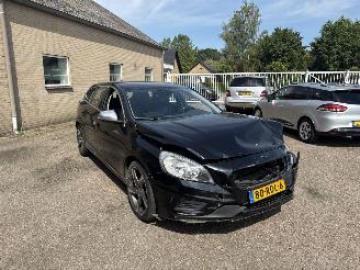 uszkodzony samochody osobowe Volvo V-60 2.0T R-Design REST BPM €700,-!!! AUT 2011/5