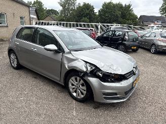 krockskadad bil auto Volkswagen Golf 1.0 TSI Business Edition Connected  REST BPM €300,-!!! 2016/1